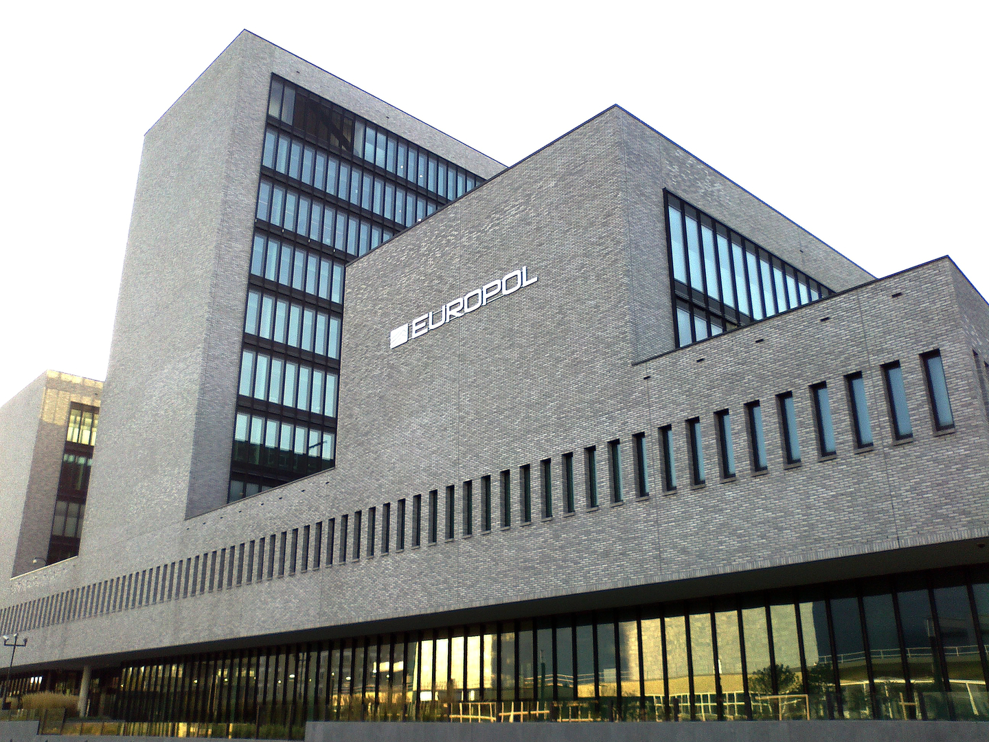 Una reforma de Europol peligrosa para la protección de la privacidad: Automatiza la vigilancia e ignora la supervisión - AlgoRace